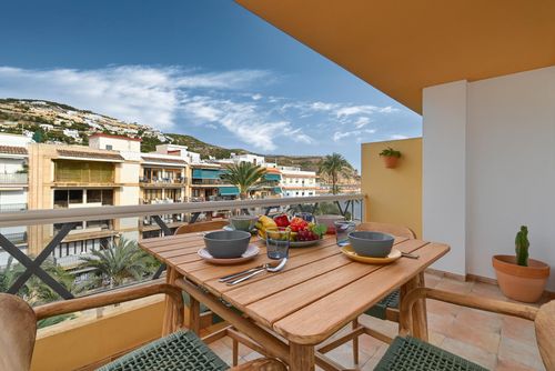 Botavara Prachtig en klassiek appartement in Xàbia, Costa Blanca, Spanje voor 6 personen. Het appartement ligt in een stedelijk strandgebied, dicht bij restaurants en bars, winkels en supermarkten, op 100 m van Playa de la Grava, Xàbia strand en 0,1 km van Mediterraneo, Xàbia....