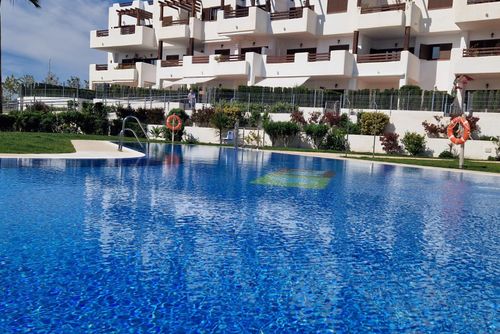 Casa de Femmie Apartamento moderno y alegre en San Juan de los Terreros, Andalucía, España, con piscina comunitaria para 4 personas. El apartamento se encuentra en un complejo turístico, en una zona residencial y montañosa cerca de la playa, a pocos pasos de supermercados y a 500 m de la playa....