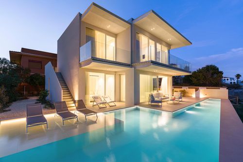 Villa Meraviglia Villa mit beheiztem Pool in Noto, Sizilien, Italien für 8 Personen. Das Ferienhaus befindet sich in der Nähe von Restaurants und Bars und ist nur 25 m vom Strand entfernt....