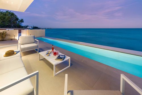 Villa Meraviglia Villa avec piscine chauffée à Noto, Sicile, Italie pour 8 personnes. La maison est située à proximité de restaurants et de bars, à 25 m de la plage....