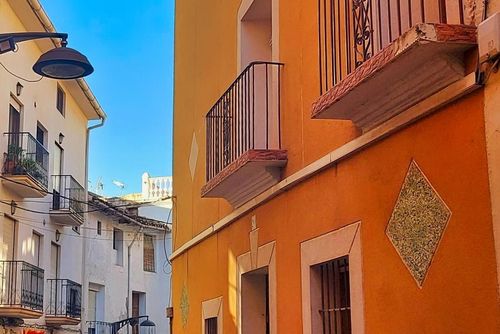 Casa Amarilla Lovely and cheerful house in Callosa d'Ensarrià, Costa Blanca, Spain for 4 persons. The house is situated close to restaurants and bars, shops and supermarkets....