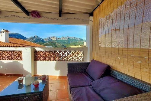 Casa Amarilla Schattig en vrolijk huis in Callosa d'Ensarrià, Costa Blanca, Spanje voor 4 personen. Het huis is gelegen nabij restaurants en bars, winkels en supermarkten....