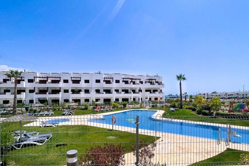 Casa Floor Bellissimo e luminoso appartamento a San Juan de los Terreros, Andalusia, Spagna, con piscina comune per 4 persone. L'appartamento è situato in un complesso turistico con bar e ristorante, in una zona residenziale e montuosa vicino alla spiaggia, a pochi passi dai supermercati e da un campo da tennis, e a 500 m dalla spiaggia....