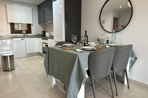 Casa Floor Prachtig en vrolijk appartement met gemeenschappelijk zwembad in San Juan de los Terreros, Andalusië, Spanje voor 4 personen. Het appartement is gelegen in een vakantiecomplex met een bar en restaurant, in een residentieel en bergachtig kustgebied, dicht bij supermarkten en een tennisbaan, en op 500 m van het strand....