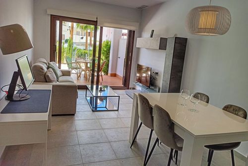 Casa de Verano Bel appartement agréable à San Juan de los Terreros, Andalousie, Espagne, avec piscine commune pour 4 personnes. L'appartement est situé dans une station balnéaire, dans une zone résidentielle et montagneuse, à proximité des supermarchés et à 500 m de la plage....