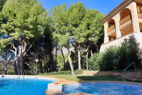 The Pinehouse Schöne und komfortable Wohnung mit Gemeinschaftspool in Altea, Costa Blanca, Spanien für 4 Personen. Die Wohnung befindet sich in einem hügeligen und Wohnstrandgebiet und ist 2 km vom Playa la Olla Strand entfernt....