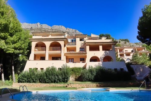 The Pinehouse Schöne und komfortable Wohnung mit Gemeinschaftspool in Altea, Costa Blanca, Spanien für 4 Personen. Die Wohnung befindet sich in einem hügeligen und Wohnstrandgebiet und ist 2 km vom Playa la Olla Strand entfernt....