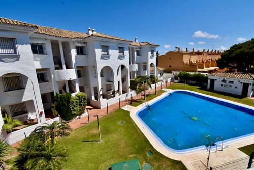 Costa Sancti Petri Apartment in La Barrosa, Costa de la Luz, Spanien für 4 Personen. Das Apartment befindet sich in der Nähe von Restaurants und Bars und ist 500 m vom Strand La Barrosa entfernt....