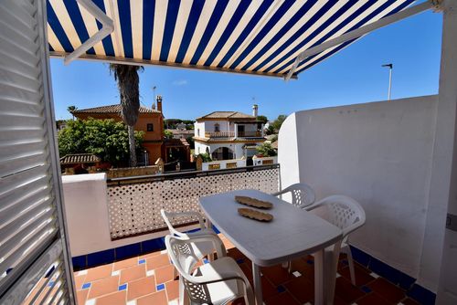 Costa Sancti Petri Apartment in Chiclana de la Frontera, Costa de la Luz, Spain for 4 persons. The apartment is situated close to restaurants and bars and is 500 m from La Barrosa beach....