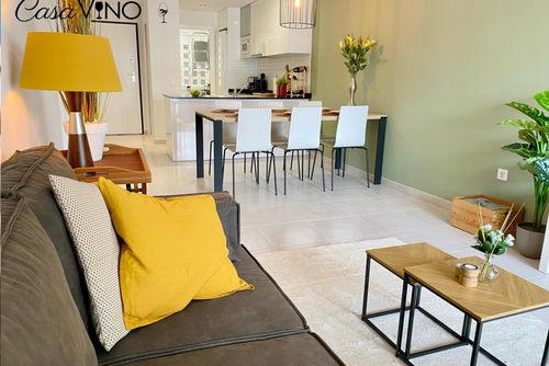 Casa Vino Apartamento moderno y alegre con piscina comunitaria en San Juan de los Terreros, Andalucía, España, para 4 personas. El apartamento está situado en un complejo turístico en una zona costera y residencial, cerca de supermercados y a 500 m de la playa....