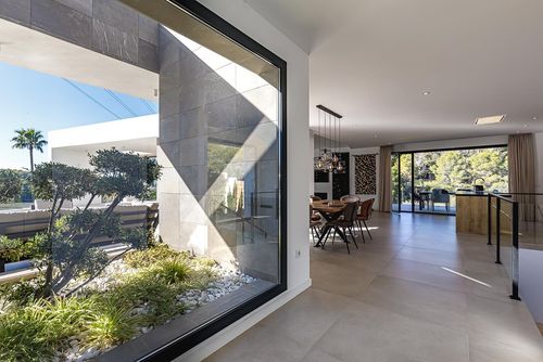 El Quinto Charmante et confortable villa avec piscine privée à Altea, Costa Blanca, Espagne, pour 2 personnes. La maison est située dans un quartier côtier, boisé et résidentiel, à proximité d'un terrain de golf et à 2 km de la plage....