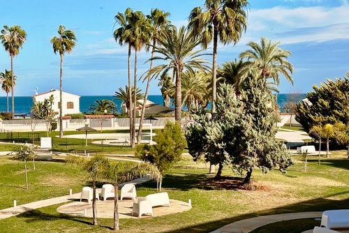 Denia Beach 40 by homeprive Bel appartement confortable avec piscine commune à Denia, Costa Blanca, Espagne, pour 5 personnes. L'appartement est situé dans une zone résidentielle balnéaire, à proximité de restaurants, bars et supermarchés, et à seulement 25 mètres de la plage....