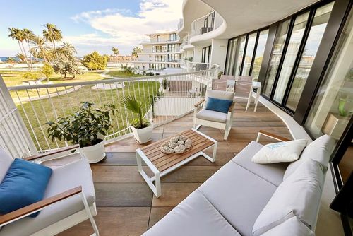 Denia Beach 40 by homeprive Bel appartement confortable avec piscine commune à Denia, Costa Blanca, Espagne, pour 5 personnes. L'appartement est situé dans une zone résidentielle balnéaire, à proximité de restaurants, bars et supermarchés, et à seulement 25 mètres de la plage....