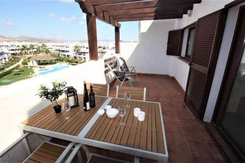 Casa de Luz Encantador y alegre apartamento con piscina comunitaria en San Juan de los Terreros, Andalucía, España, para 6 personas. El apartamento se encuentra en un complejo vacacional, en una zona residencial de playa, cerca de restaurantes y bares, supermercados y una pista de tenis, y está a 500 m de la playa Playa Nardos....