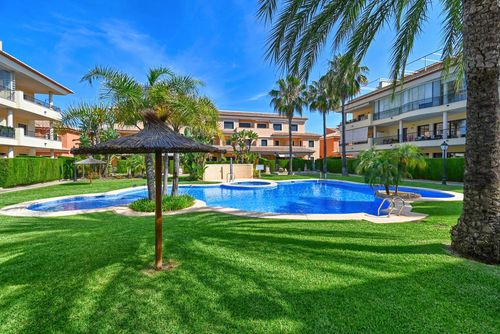 Aram 6 pax Wunderschöne und gemütliche Wohnung mit Gemeinschaftspool in Javea, Costa Blanca, Spanien für 6 Personen. Die Wohnung befindet sich in einem Wohnstrandgebiet, in der Nähe von Restaurants und Bars, nur 500 m vom Strand El Arenal, Javea entfernt und 0,5 km vom Mittelmeer in Javea....
