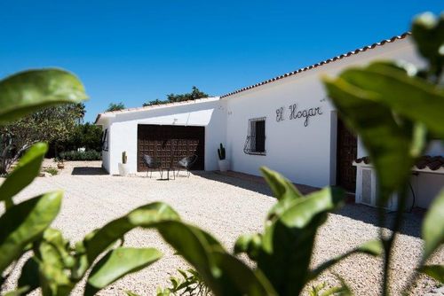 Finca Hogar Wonderful and cheerful villa with heated pool in Alfaz del Pi, Costa Blanca, Spain for 8 persons. The house is situated in a coastal and rural area and is 2 km from Albir beach....