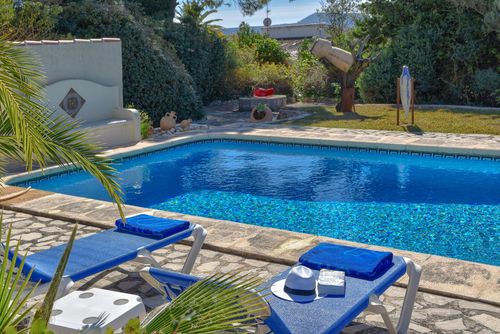 Cava de la Vida Grande e confortevole casa con piscina privata a Xàbia, Costa Blanca, Spagna, per 6 persone. La casa è situata in una zona residenziale vicino alla spiaggia e a 4 km dalla spiaggia La Grava, Xàbia....