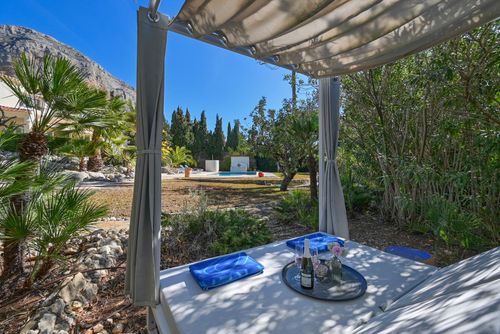 Cava de la Vida Amplia y confortable casa con piscina privada en Jávea, Costa Blanca, España para 6 personas. La casa está situada en una zona residencial de playa, a 4 km de la playa de La Grava, Jávea....