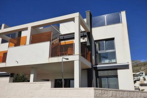 Penthouse Sonrisa Modern och bekväm lägenhet i Finestrat, Costa Blanca, Spanien, med en gemensam pool för 6 personer. Lägenheten ligger i ett kustnära, kuperat och bostadsområde och är 4 km från stranden....