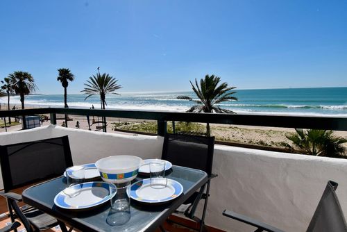 Barrosa Mar 4 Lovely and comfortable apartment in Chiclana de la Frontera, Costa de la Luz, Spain for 4 persons. The apartment is situated in a residential beach area, close to restaurants and bars, shops and supermarkets, just 50 m from La Barrosa beach and 0....