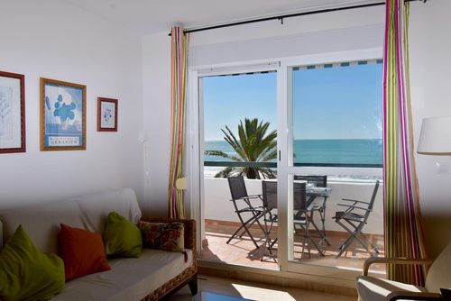 Barrosa Mar 4 Lovely and comfortable apartment in Chiclana de la Frontera, Costa de la Luz, Spain for 4 persons. The apartment is situated in a residential beach area, close to restaurants and bars, shops and supermarkets, just 50 m from La Barrosa beach and 0....