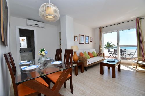 Barrosa Mar 4 Lovely and comfortable apartment in Chiclana de la Frontera, Costa de la Luz, Spain for 4 persons. The apartment is situated in a residential beach area, close to restaurants and bars, shops and supermarkets, just 50 m from La Barrosa beach and 0....