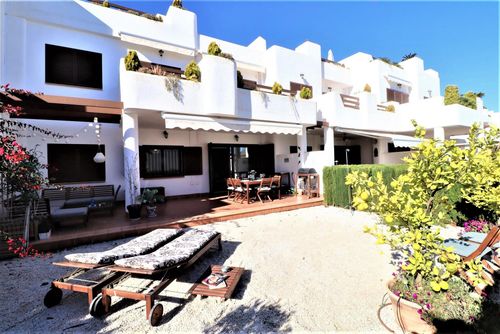 Jazmines Mooi en vrolijk appartement in San Juan de los Terreros, Andalusië, Spanje, met een gemeenschappelijk zwembad voor 6 personen. Het appartement is gelegen in een strandresort, in een residentieel en bergachtig kustgebied, dicht bij supermarkten en op 200 m van het strand....