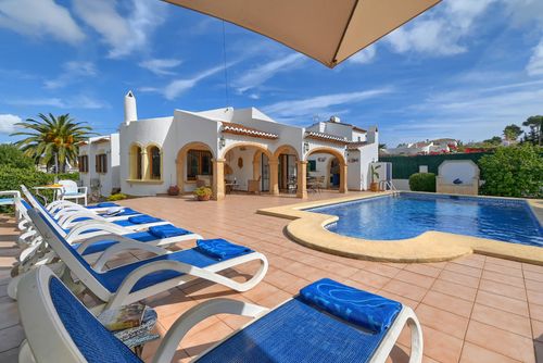 Arearea Wundervolle und komfortable Villa mit privatem Pool in Javea, Costa Blanca, Spanien für 6 Personen. Das Haus befindet sich in einem Wohngebiet nahe dem Strand und ist 3 km von El Arenal, dem Strand von Javea entfernt....