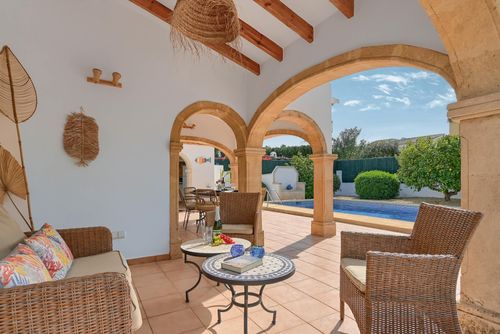 Arearea Prachtige en comfortabele villa met privézwembad in Jávea, Costa Blanca, Spanje voor 6 personen. Het huis is gelegen in een residentiële strandwijk en op 3 km van het strand El Arenal, Jávea....