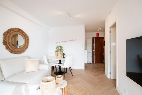 Voramar II by the beach Hermoso y lujoso apartamento en Calpe, Costa Blanca, España, con piscina comunitaria para 4 personas. El apartamento está situado en un complejo vacacional con bar y restaurante, en una zona residencial de playa, cerca de tiendas y supermercados, a 25 m de la playa de la Fossa, a 3 km del centro de Calpe y a 25 m del mar Mediterráneo....