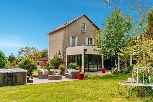 Le Sommet Villa i Chabanais, Nouvelle-Aquitaine, Frankrig med plads til 6 personer...
