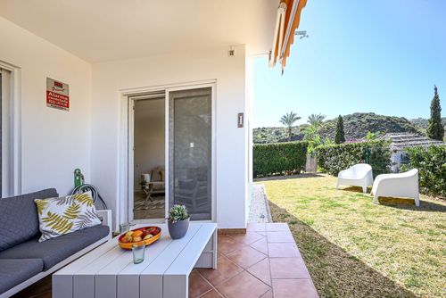Los Iris Geweldig en comfortabel appartement in Mijas Costa, Andalusië, Spanje met een gemeenschappelijk zwembad voor 4 personen. Het appartement is gelegen in een resort, in een kust- en woongebied, dicht bij een golfbaan, restaurants, bars en een tennisbaan, 3 km van het strand van Fuengirola en 4 km van Fuengirola....