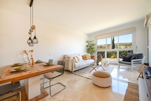 Los Iris Prachtig en comfortabel appartement met gemeenschappelijk zwembad in Mijas Costa, Andalusië, Spanje voor 4 personen. Het appartement bevindt zich in een resort, in een kust- en woonwijk, dicht bij een golfbaan, restaurants en bars en een tennisbaan, 3 km van het strand van Fuengirola en 4 km van Fuengirola....