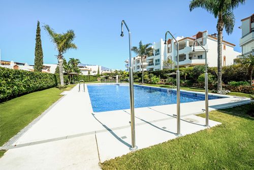 Los Iris Wonderful and comfortable apartment with communal pool in Mijas Costa, Andalusia, Spain for 4 persons. The apartment is situated in a resort, in a coastal and residential area, close to a golf course, restaurants and bars and a tennis court, 3 km from Fuengirola beach and 4 km from Fuengirola....