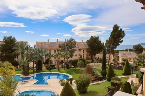 Isla de Altea Sol Y Mar Schöne und helle Wohnung mit Gemeinschaftspool in Altea, Costa Blanca, Spanien für 4 Personen. Die Wohnung befindet sich in einem Strandresort, in einem hügeligen und Wohngebiet in der Nähe des Strandes, nahe Restaurants, Bars und einem Tennisplatz, nur 25 m vom Playa La Solsida Strand und 0,025 km vom Mittelmeer entfernt....