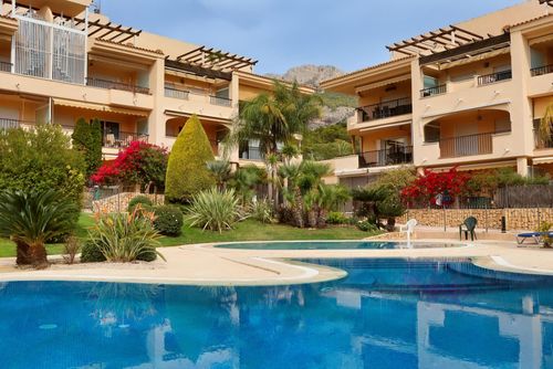 Isla de Altea Sol Y Mar Schöne und helle Wohnung mit Gemeinschaftspool in Altea, Costa Blanca, Spanien für 4 Personen. Die Wohnung befindet sich in einem Strandresort, in einem hügeligen und Wohngebiet in der Nähe des Strandes, nahe Restaurants, Bars und einem Tennisplatz, nur 25 m vom Playa La Solsida Strand und 0,025 km vom Mittelmeer entfernt....