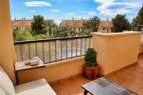 Isla de Altea Sol Y Mar Hermoso y alegre apartamento con piscina comunitaria en Altea, Costa Blanca, España, para 4 personas. El apartamento se encuentra en un complejo turístico, en una zona residencial y montañosa cerca de la playa, a poca distancia de restaurantes y bares, así como de una pista de tenis, a solo 25 m de la playa Playa La Solsida y a 0....
