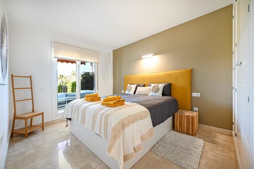 Los Iris Winter Wonderful and comfortable apartment with communal pool in Mijas Costa, Andalusia, Spain for 4 persons. The apartment is situated in a resort, in a coastal and residential area, close to a golf course, restaurants and bars, and a tennis court, 3 km from Fuengirola beach and 4 km from Fuengirola....