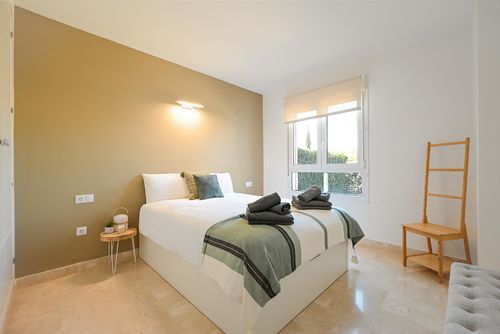 Los Iris Winter Wonderful and comfortable apartment with communal pool in Mijas Costa, Andalusia, Spain for 4 persons. The apartment is situated in a resort, in a coastal and residential area, close to a golf course, restaurants and bars and a tennis court, at 3 km from Fuengirola beach and at 4 km from Fuengirola....