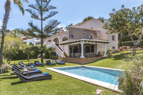 Belleza 12 Große und luxuriöse Villa mit privatem Pool in Jávea, Costa Blanca, Spanien für 12 Personen. Das Haus befindet sich in einem Wohnstrandgebiet und in der Nähe von Restaurants und Bars....