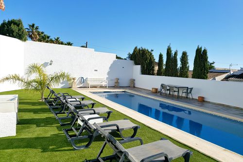 La Novela Magnifique et confortable villa avec piscine privée à Calpe, Costa Blanca, Espagne, pour 6 personnes. La maison est située dans une zone côtière et résidentielle, à 2 km de la plage de La Fustera....