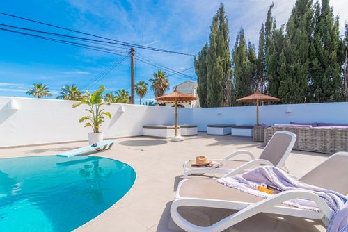 Casa Scorpio Beautiful and comfortable villa with private pool in Javea, Costa Blanca, Spain for 8 persons. The house is situated in a residential beach area, close to supermarkets and 2 km from Playa El Arenal beach....