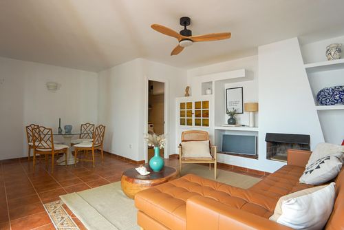 Beautiful beach house in Estepona Encantadora y romántica casa de vacaciones en Estepona, Andalucía, España, para 4 personas. La casa está situada a 25 metros de la playa y del Mar Mediterráneo....