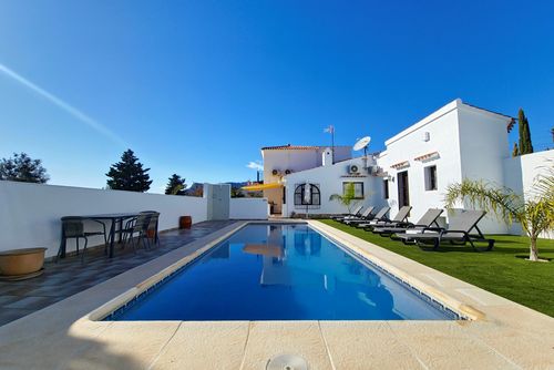 La Novela 4 Mooie en comfortabele villa in Calpe, Costa Blanca, Spanje met privézwembad voor 4 personen. Het huis is gelegen op 2 km van La Fustera Strand....