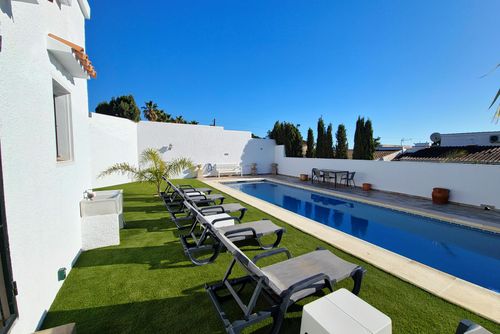 La Novela 4 Mooie en comfortabele villa in Calpe, Costa Blanca, Spanje met privézwembad voor 4 personen. Het huis is gelegen op 2 km van La Fustera Strand....