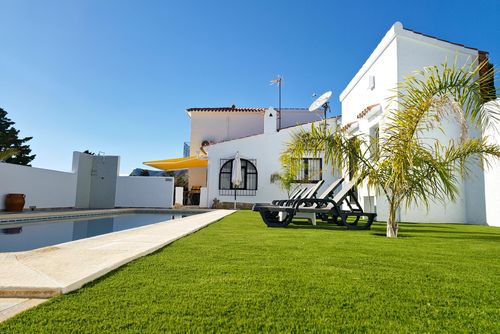 La Novela 4 Mooie en comfortabele villa in Calpe, Costa Blanca, Spanje met privézwembad voor 4 personen. Het huis is gelegen op 2 km van het La Fustera-strand....