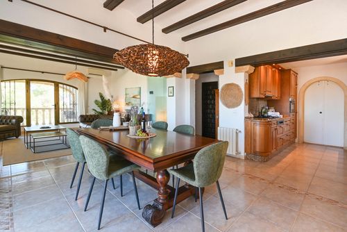 Pastor Große und attraktive Villa in Javea, Costa Blanca, Spanien, mit privatem Pool für 6 Personen. Das Haus befindet sich in einem Wohngebiet am Strand und ist 4 km vom El Arenal, dem Strand von Javea, entfernt....