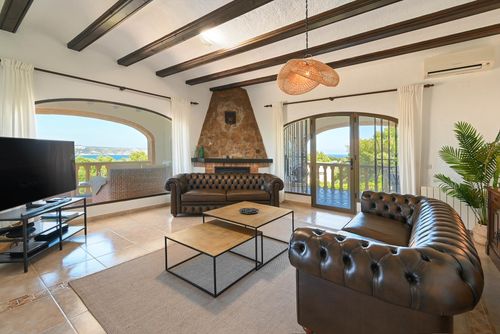 Pastor Grande et attractive villa à Javea, Costa Blanca, Espagne, avec piscine privée pour 6 personnes. La maison est située dans un quartier résidentiel proche de la plage et se trouve à 4 km de la plage d'El Arenal, Javea....