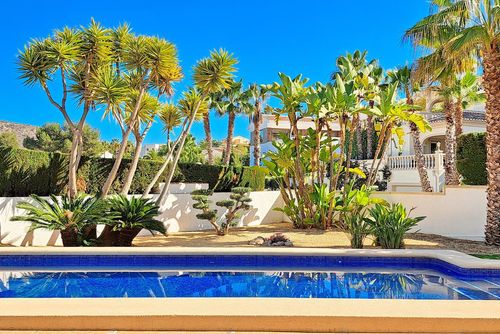 Villa Sollero by Solidays Beautiful and comfortable villa with private pool in Moraira, Costa Blanca, Spain for 4 persons. The house is situated in a coastal and residential area and is 1 km from Playa del Portet beach....