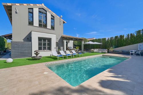 Chara Große und freundliche Villa mit privatem Pool in Javea, Costa Blanca, Spanien, für 6 Personen. Das Haus liegt in einem Wohngebiet am Strand und 3 km von Benitachell entfernt....